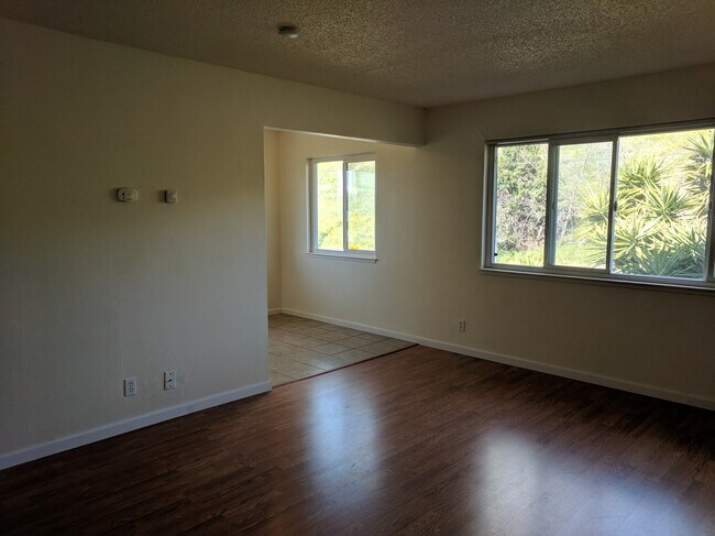 Building Photo - 1444 Calle Oriente