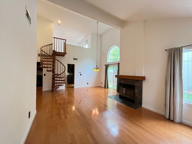 Building Photo - SPACIOUS 3 BEDROOM HOUSE IN PLEASANTON!!!