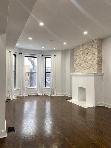 Foto del edificio - 4813 S Prairie Ave