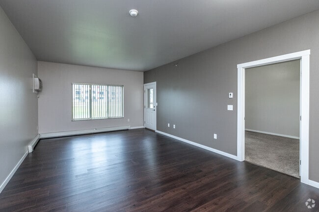 2BR, 2BA - 1,130SF - Living Room - Shadow Bay Apartments