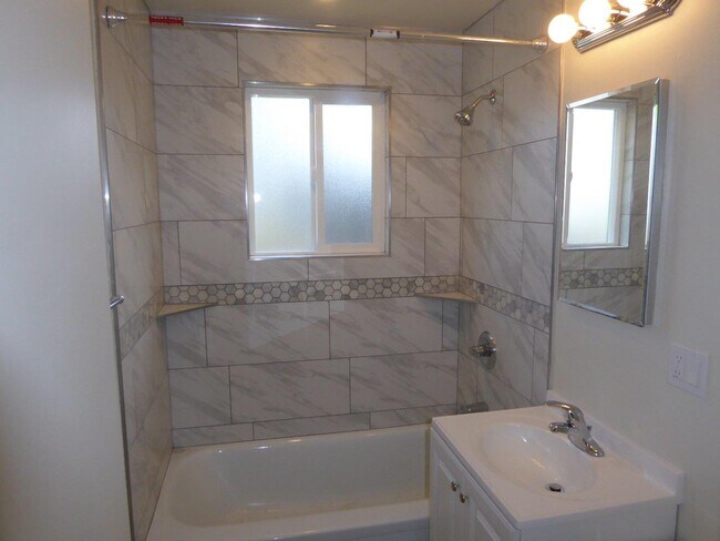 Foto del edificio - 515 Marine View Ave
