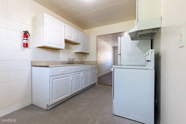 Building Photo - 2 br, 1.5 bath Townhome - 25177 Orchid St