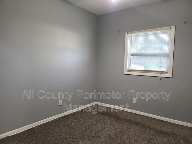 Building Photo - 4547 Pinedale Dr