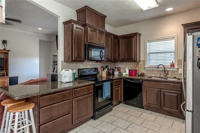 Building Photo - 1582 Woodbine Ct