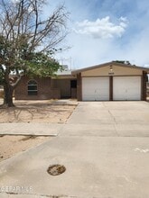 Building Photo - 3453 Hollyglen St