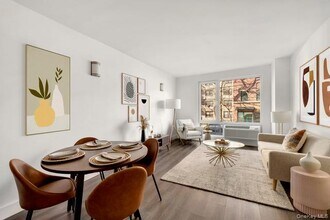 Building Photo - 3436 Kingsbridge Ave