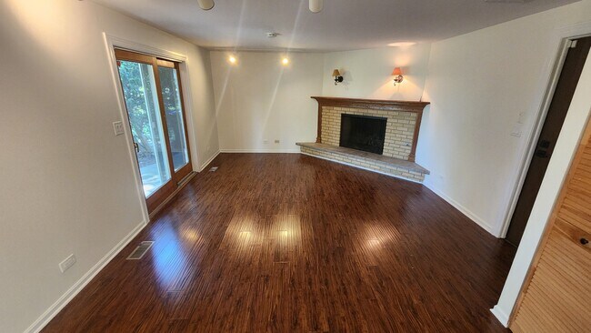 Foto del edificio - 808 S Cedarcrest Dr