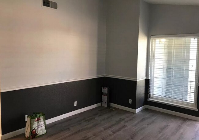 Foto del edificio - Close to freeway and shopping