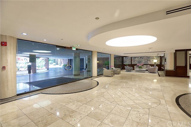 Foto del edificio - 200 N Swall Dr