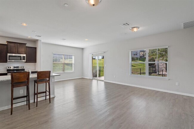 Foto del edificio - 516 E Slaughter Ln