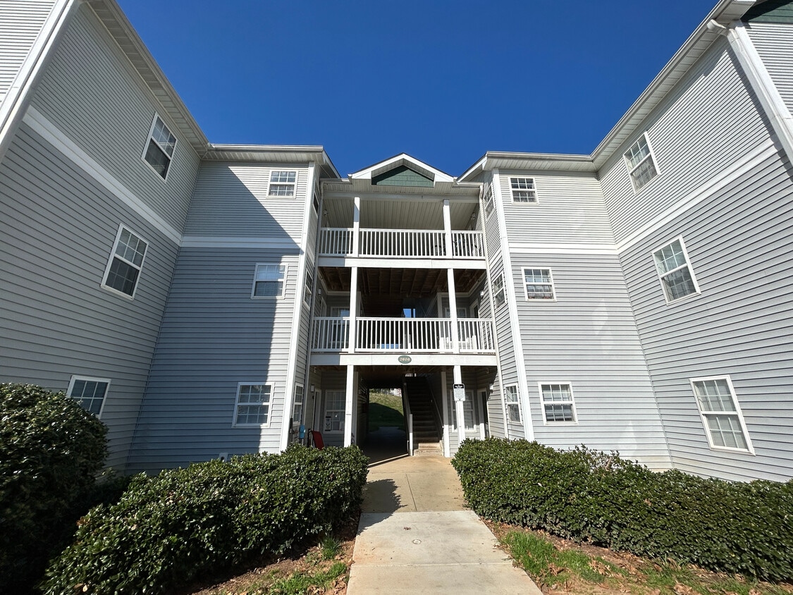 Room in Condo on Wolfmill Dr - Room in Condo on Wolfmill Dr