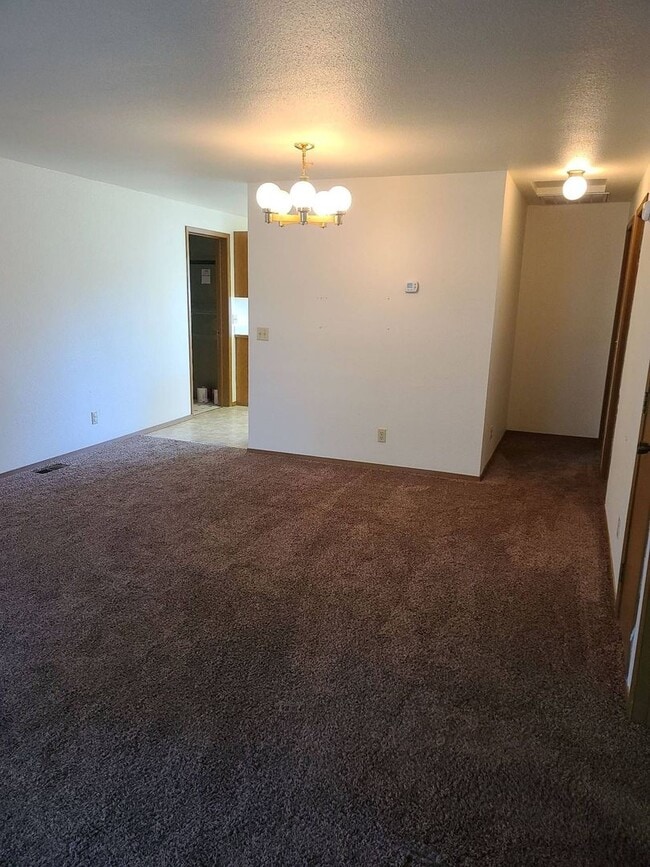 Building Photo - POST FALLS DUPLEX (P#302)