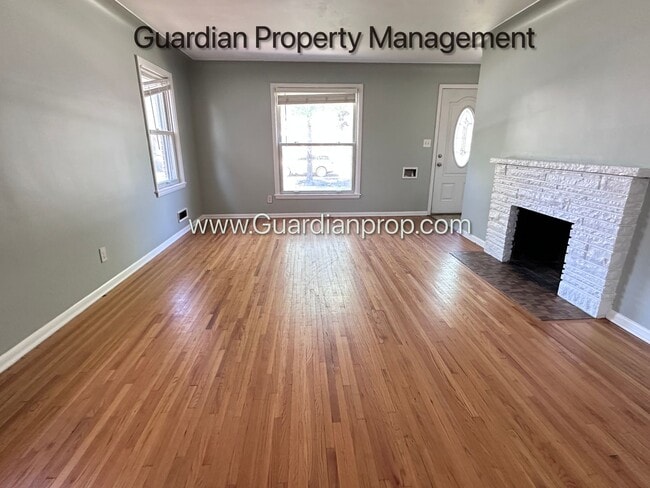 Building Photo - Crosstown Side By Side, Washer/Dryer In Unit, 1 Garage Space, Hardwood Floors, Dishwasher