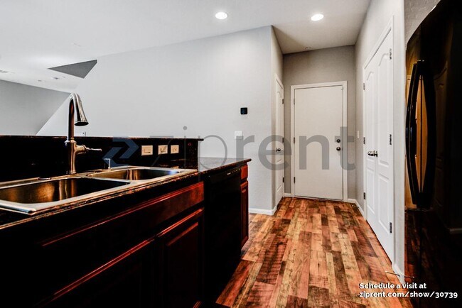 Building Photo - 9041 Silken Crests Ct