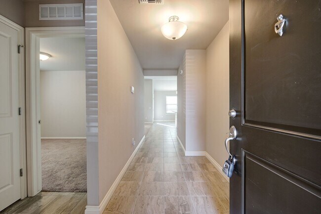 Foto del edificio - Gorgeous 3 Bed 2 Bath in Moore Featherston...