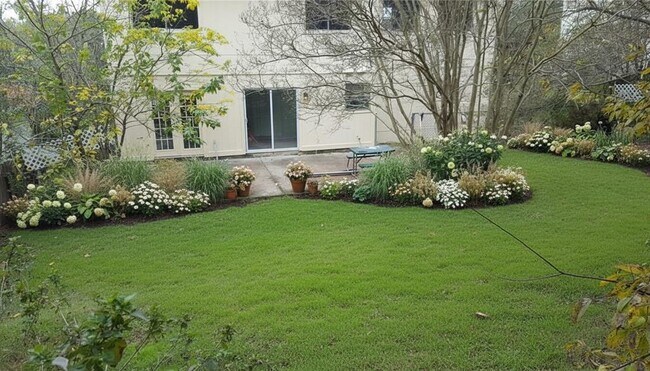 Foto del edificio - 8402 Spring Valley Dr