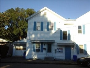 Building Photo - 813 6th Ave