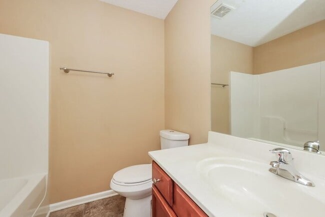 Building Photo - 305 Sarna Dr