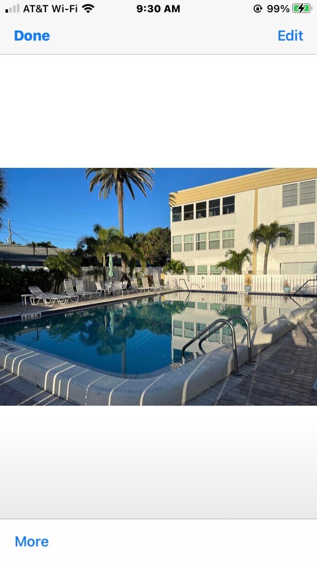 Foto del edificio - 661 Poinsettia Ave