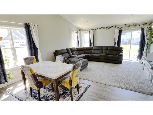 Building Photo - 12750 Erskin Circle NE