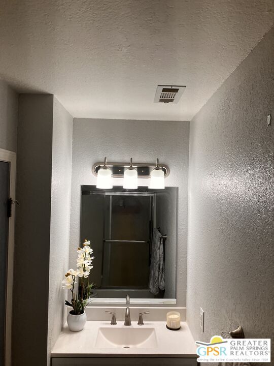 Foto del edificio - 2801 N Los Felices Rd