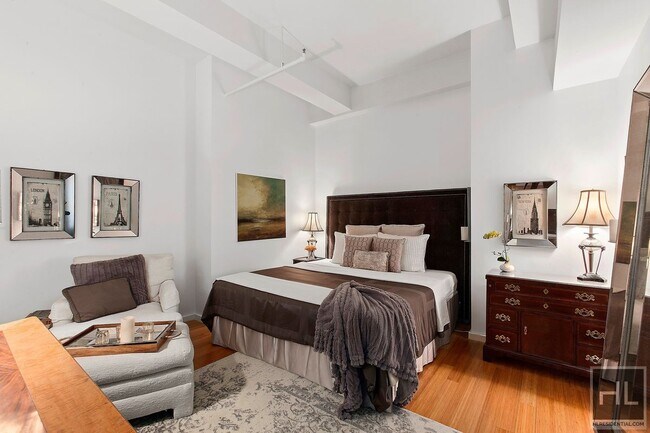 Building Photo - Loft, In-Unit Washer and Dryer, Flexible 2...