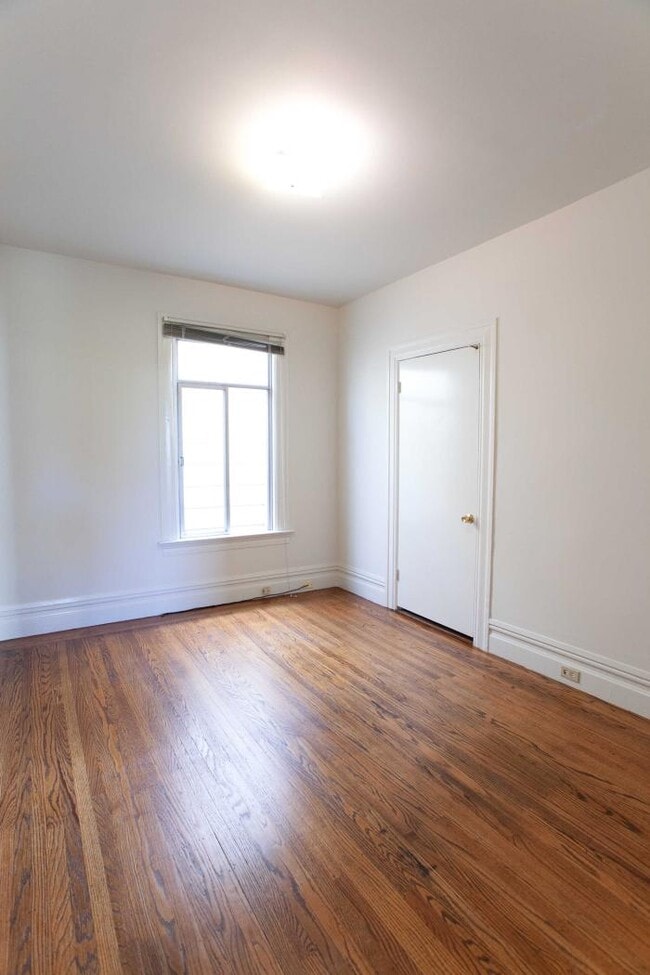 Building Photo - 2 bedroom in San Francisco CA 94112