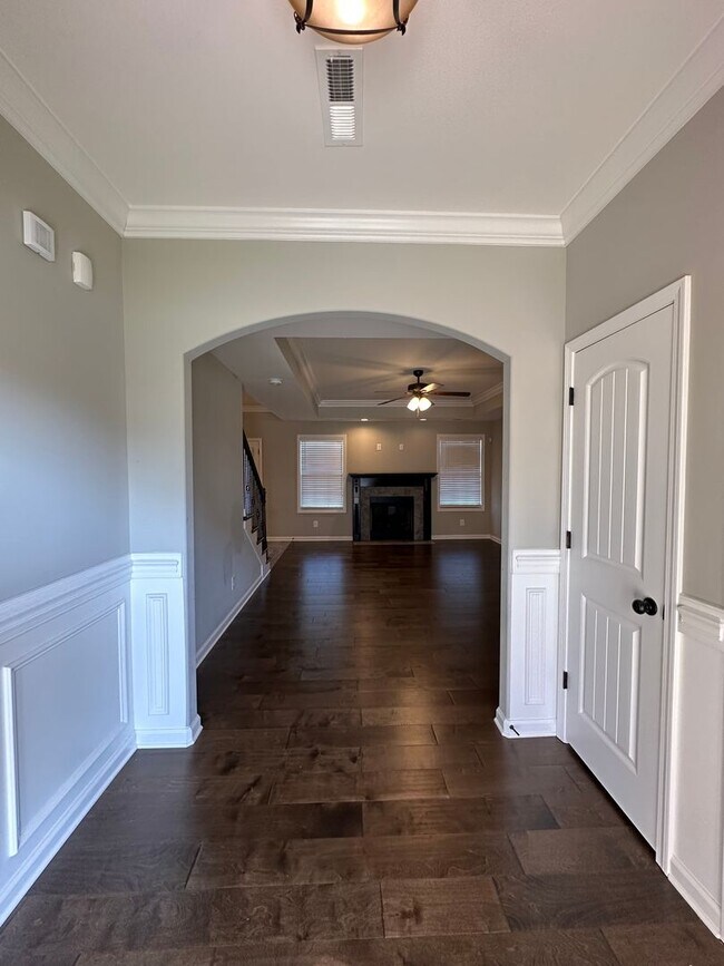 Building Photo - Beautiful 4 bedroom 2 1/2 Bath Home For Rent!