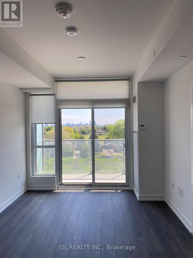 Building Photo - 10 De Boers Dr