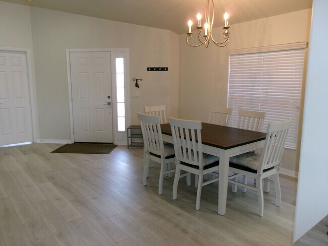 Foto del edificio - Desirable Gated Sandoval of Cape Coral