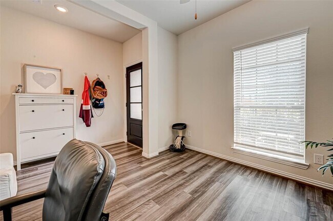 Building Photo - 28130 Aspen Horizon Dr