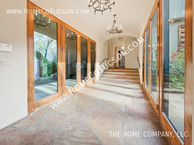 Building Photo - 1621 E Crimson Canyon Pl