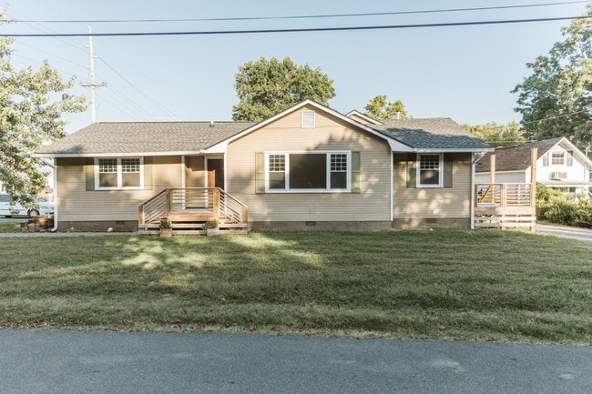 Front of house - 1970 Jordan Ave NW