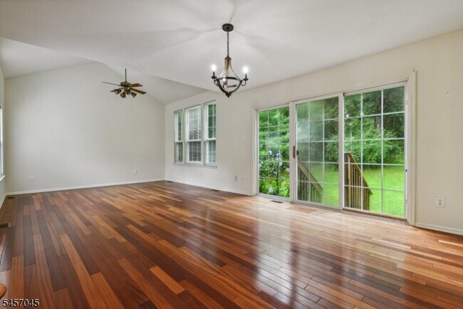 Foto del edificio - 54 Plantation Rd
