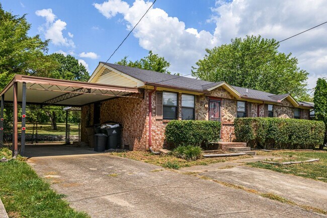 Foto del edificio - Newly Updated Home Just Minutes From Downt...
