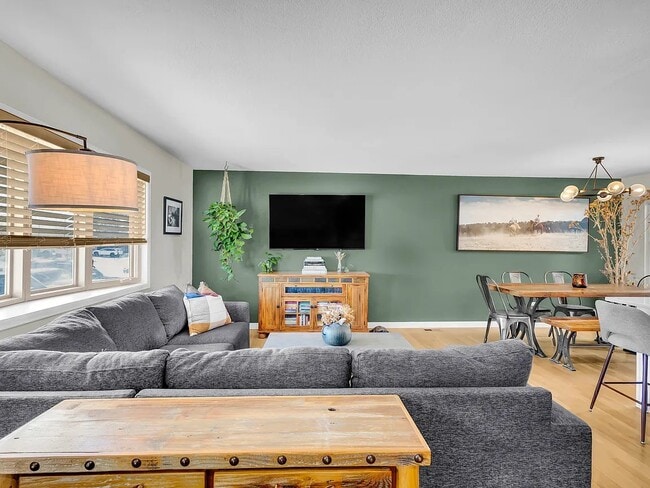 Photo - 1319 S Lincoln St Townhome