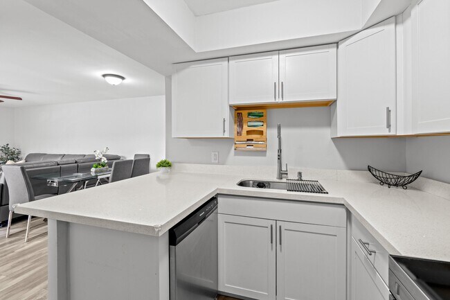 Building Photo - 3715 Village Dr