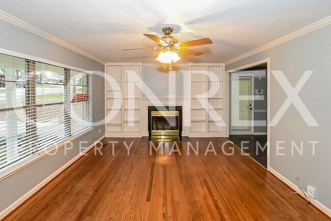 Building Photo - Adorable 3 Bedroom
