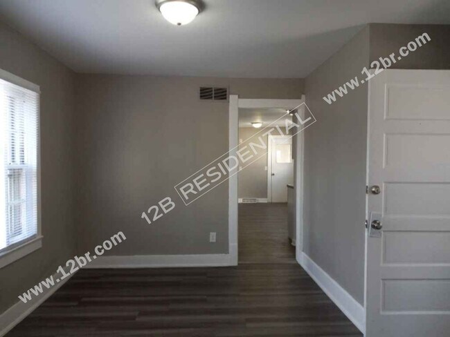 Foto del edificio - Nice 2-Bed 1-Bath Upper Duplex near Downto...