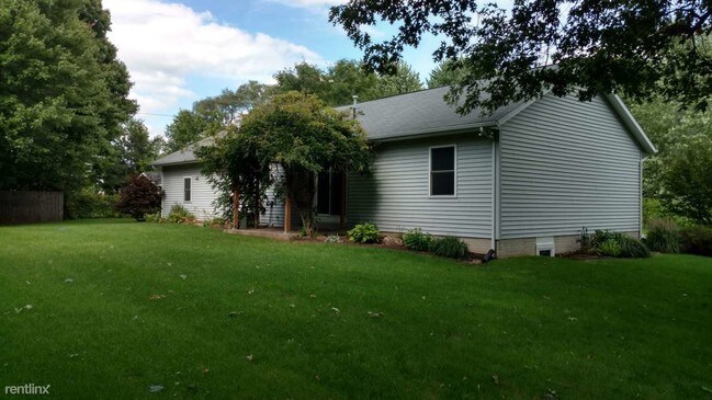 Building Photo - 62915 Planeville Ave