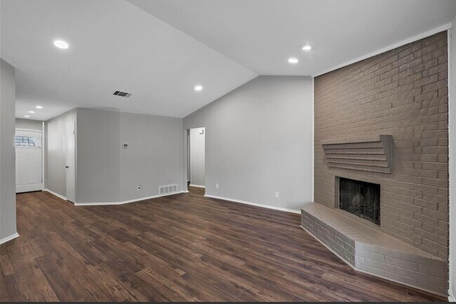 Foto del edificio - 1300 Timbercrest Dr