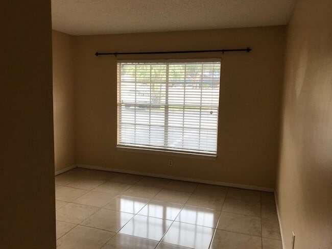 Building Photo - Waterfront Community  Downstairs Condo