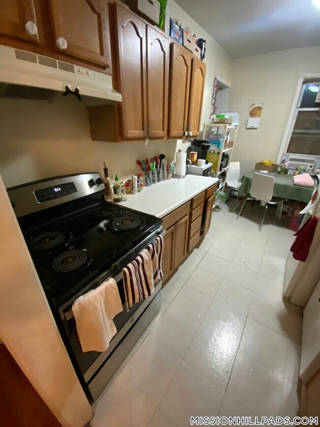 Building Photo - 822 Huntington Ave