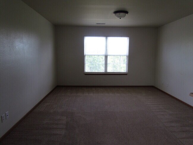 Building Photo - 16785 Huntington Ln