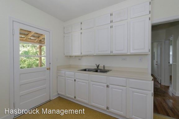 Building Photo - 2 br, 1 bath House - 2310 Center Ave