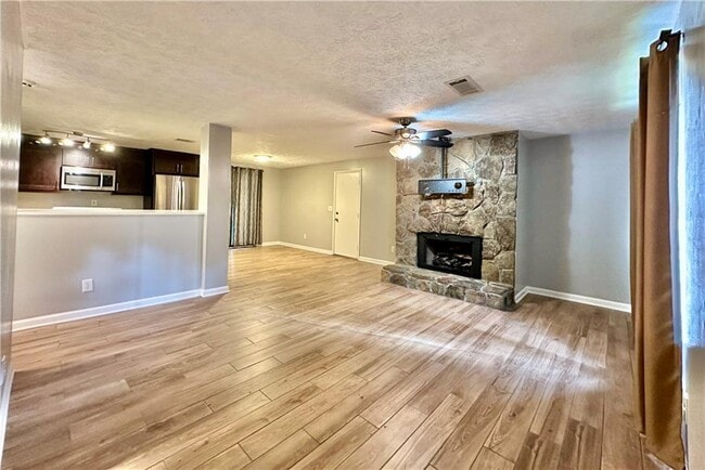 Building Photo - 2848 Ancient Oak Ct SW