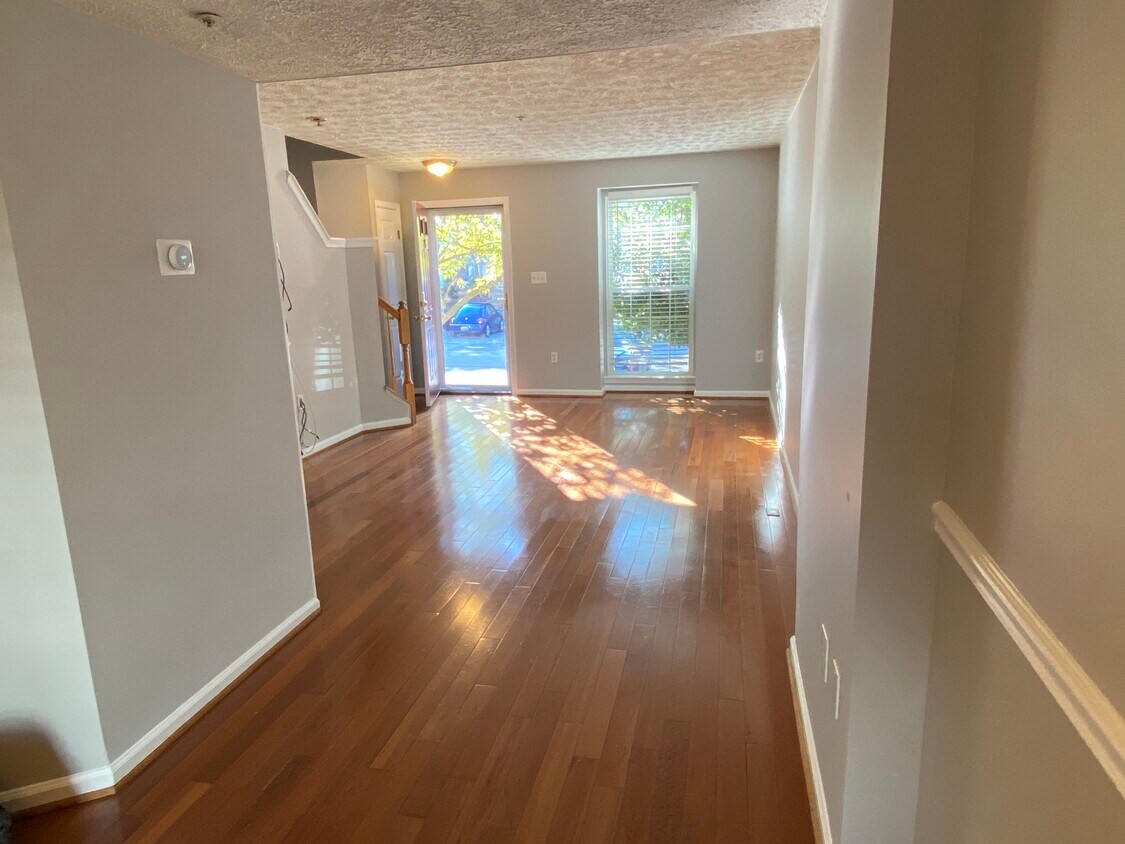 Foto principal - 8313 Water Lily Way