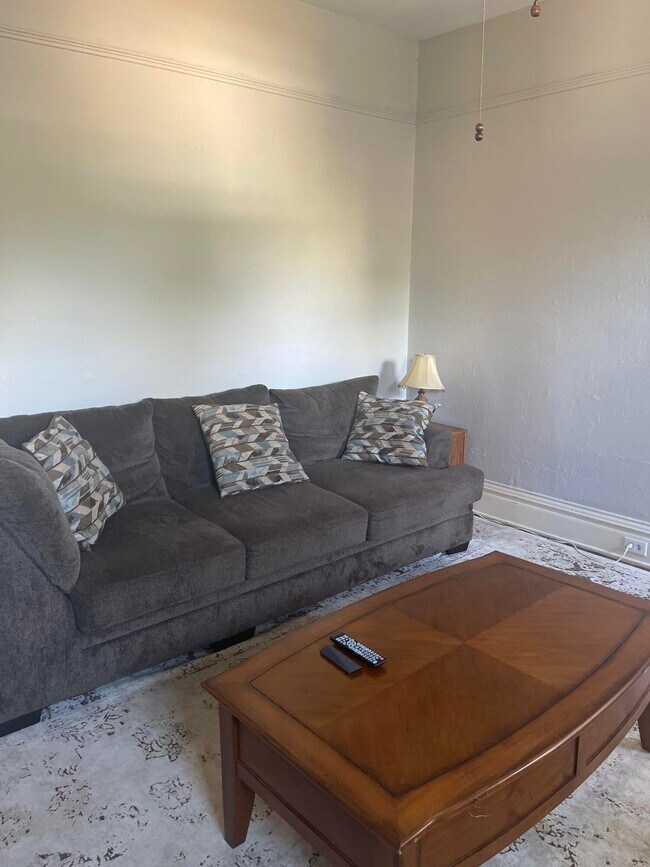 Foto del edificio - 2224 Queens Wy