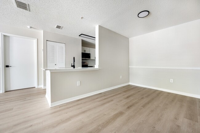 Building Photo - The Park at Valenza