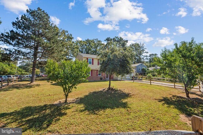 Building Photo - 3301 Fallowfield Dr